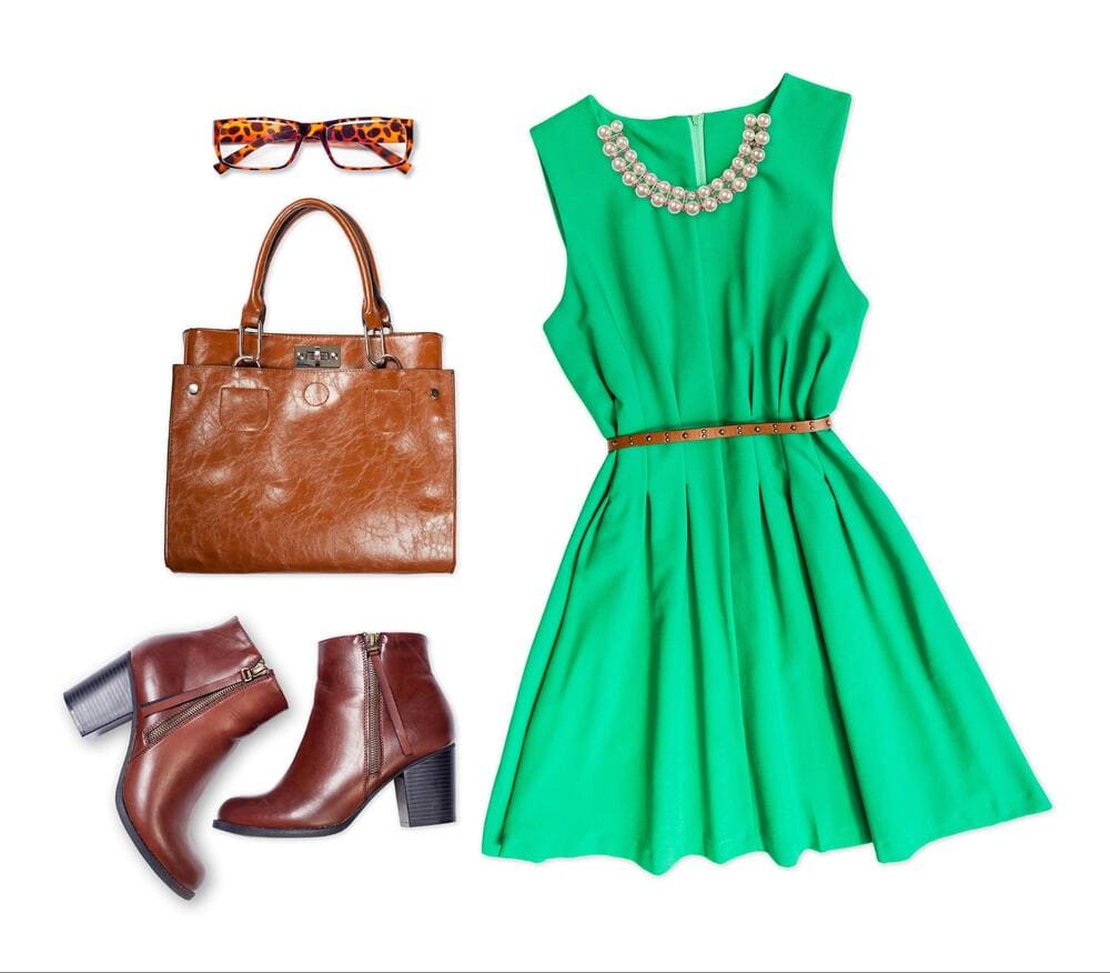 Botine cu toc gros și rochii colorate pentru veri pline de experiențe